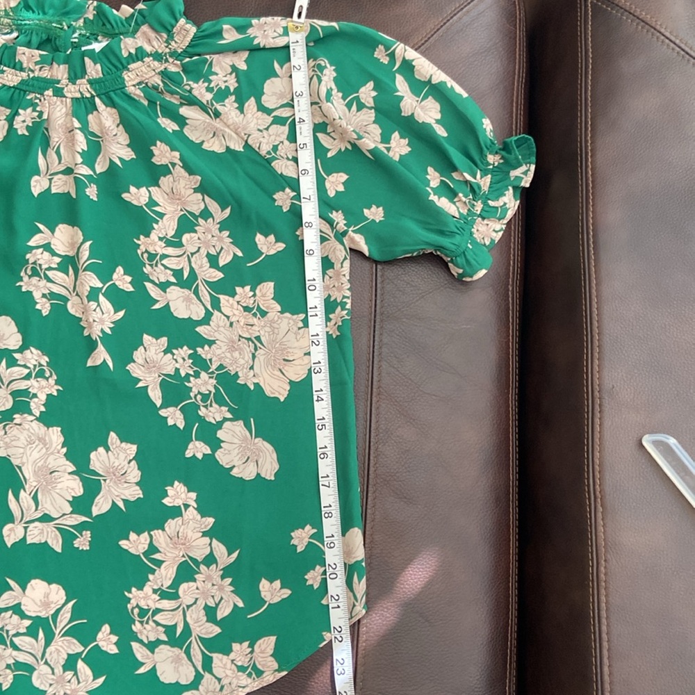 Sale! Beautiful green blouse with floral print, size S, by Sienna Sky. NWT - Picture 6 of 8